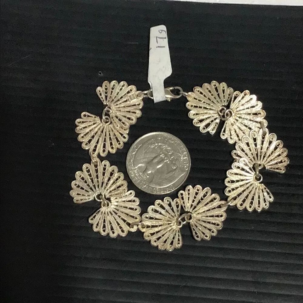 Beautiful ornate vintage fan or shell 8 inch sterling silver bracelet 17 grams